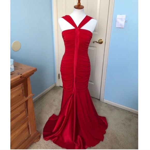Gorgeous Red Ball Gown - Picture 1 of 3
